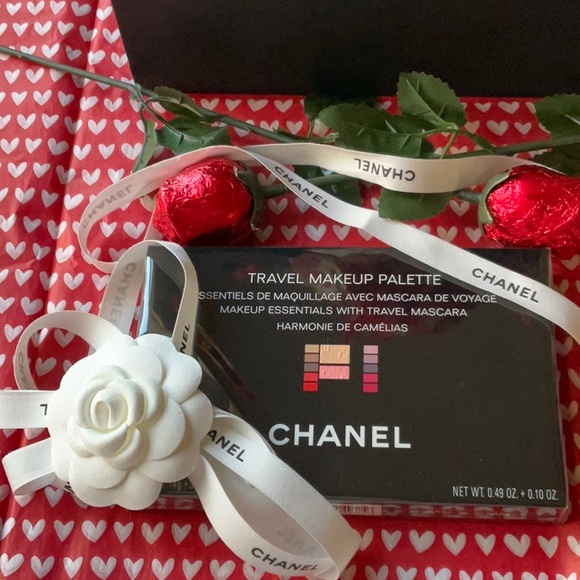 HOST PICK 💋💄 CHANEL  TRAVEL MAKEUP PALETTE 💋💄 NWT 💄💋 - Picture 11 of 16